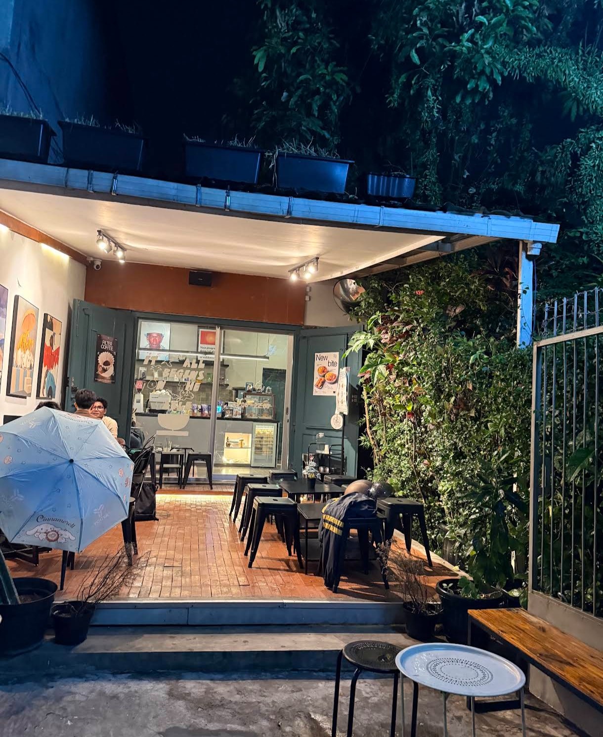 Area outdoor malam hari